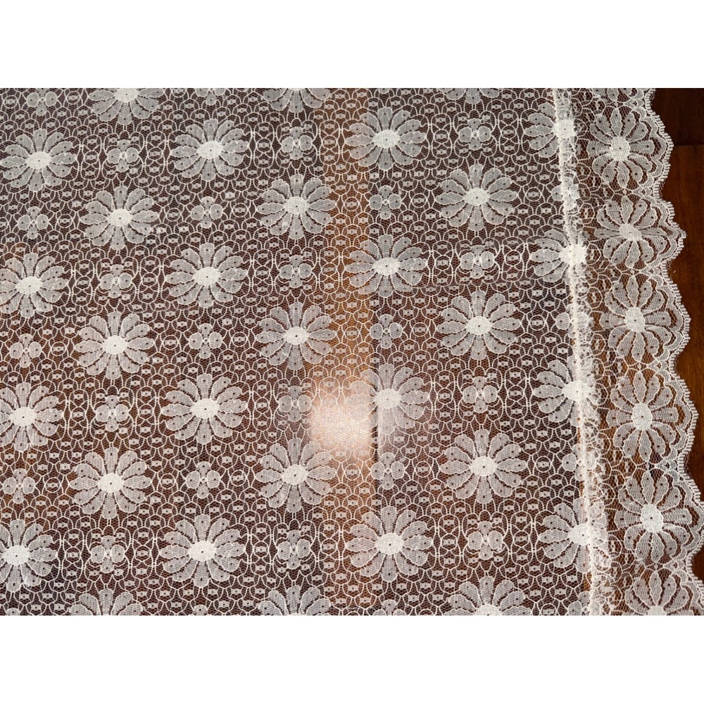 Vintage Lace Tablecloth Home 60x42 Ivory Daisy Floral Scalloped